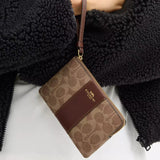 Coach Corner Zip Wristlet In Signature Canvas - Gold/Tan/Brown | Coach 經典印花真皮手拿包 - Gold/Tan/Brown