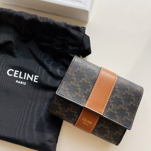 CELINE Small Trifold Wallet in Triomphe canvas and lambskin - Tan | CELINE TRIOMPHE帆布及羊皮小型三摺銀包 - 黃褐色