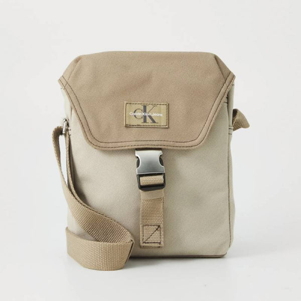 Calvin Klein Workwear Flap Reporter Bag - Crockery | Calvin Klein 帆布翻蓋斜孭袋 - Crockery