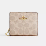 Coach Snap Wallet in Signature Canvas - Gold/Sand/Chalk | Coach 經典印花真皮短銀包 - Gold/Sand/Chalk